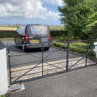 Metal driveway swing gate